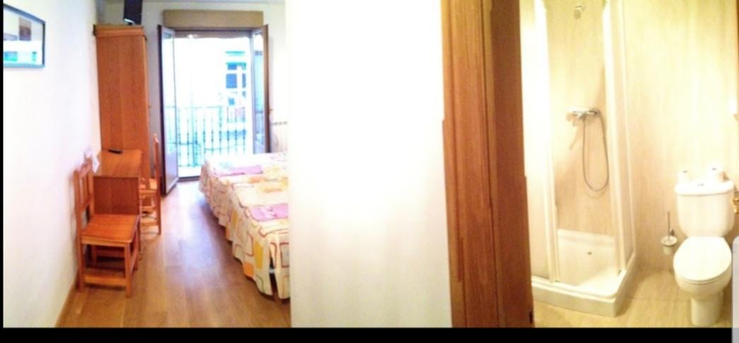 Hostal La Plaza Puente la Reina Eksteriør billede