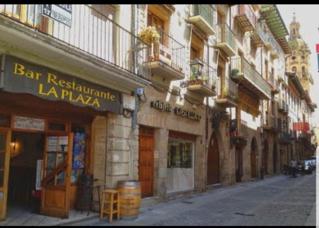 Hostal La Plaza Puente la Reina Eksteriør billede