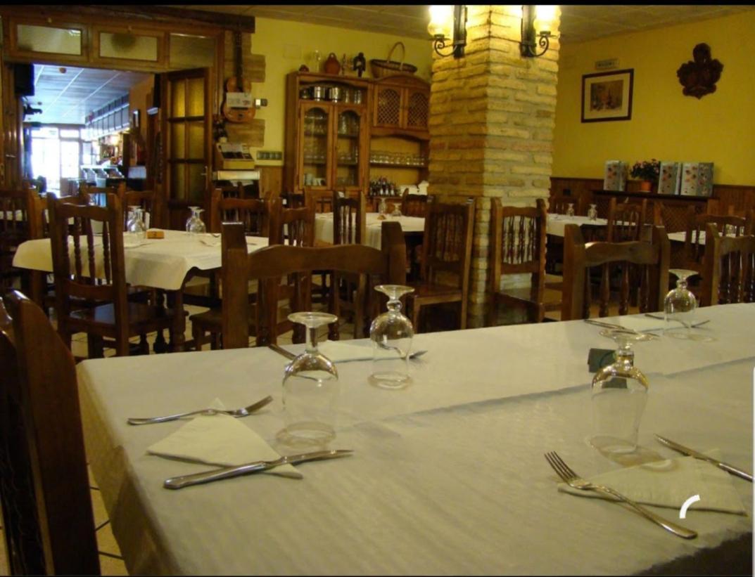 Hostal La Plaza Puente la Reina Eksteriør billede