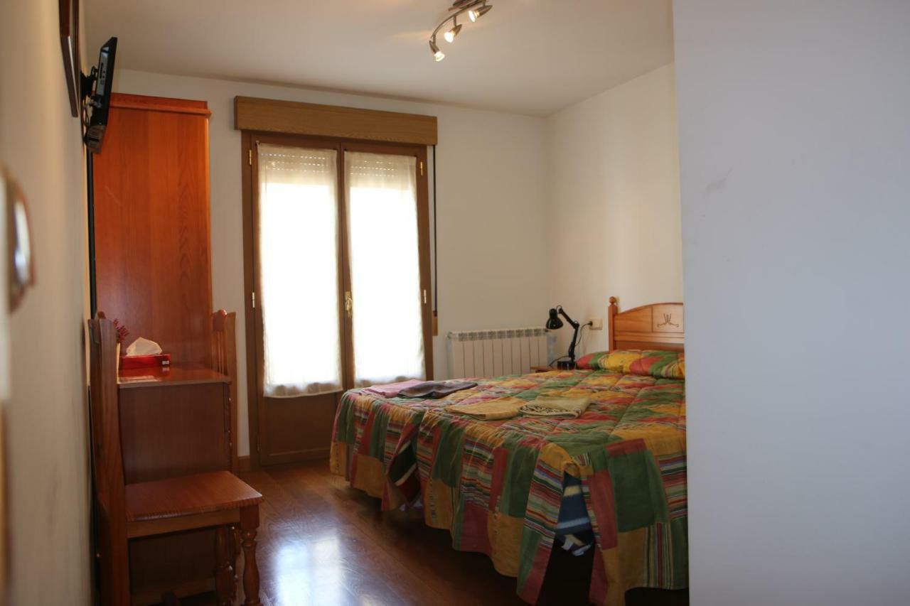 Hostal La Plaza Puente la Reina Eksteriør billede