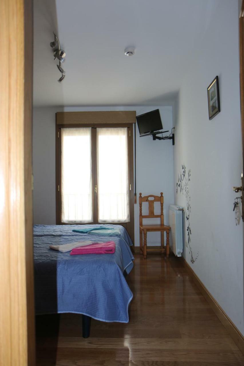 Hostal La Plaza Puente la Reina Eksteriør billede